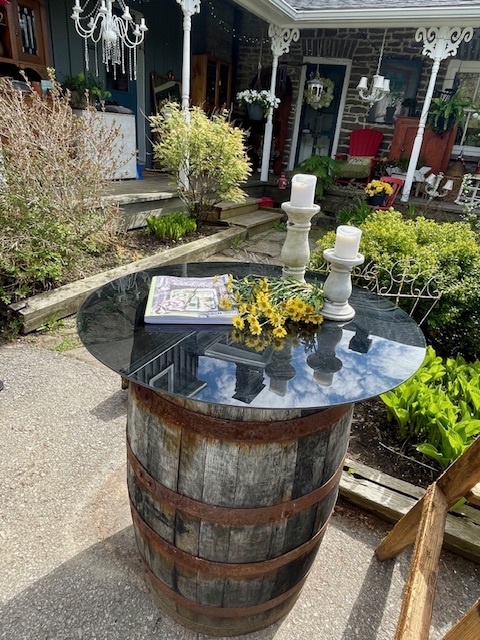 Wooden cask with glass top